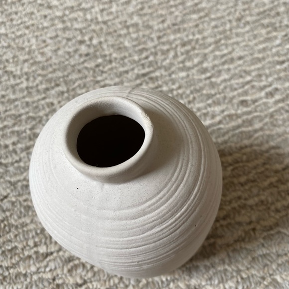 H&M SMALL STONEWARE CREAM VASE - Picture 8 of 9